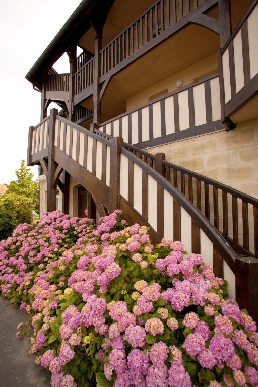 Pierre & Vacances La Residence Du Golf Deauville Exterior photo