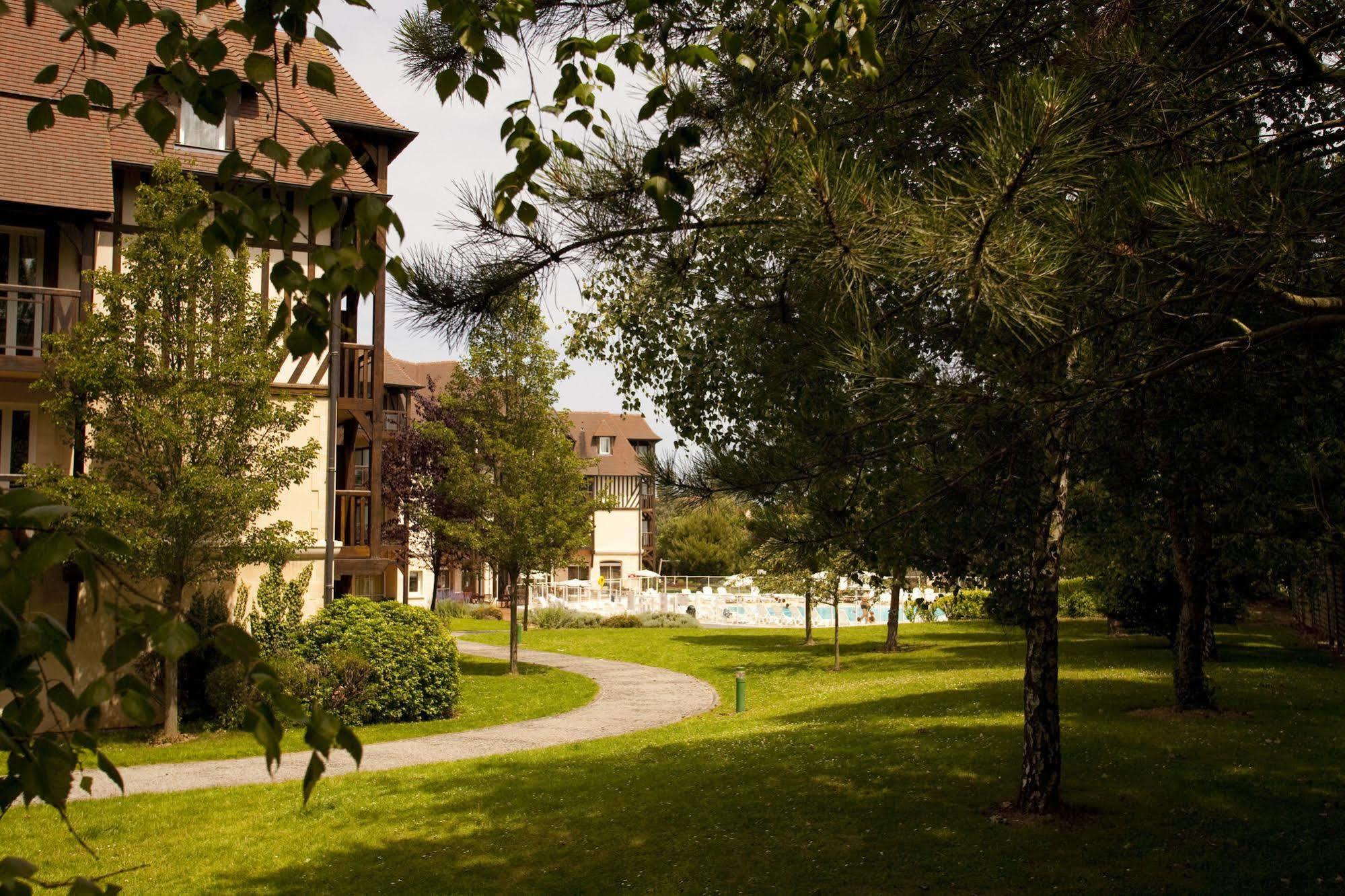 Pierre & Vacances La Residence Du Golf Deauville Exterior photo